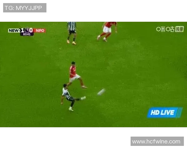 著名足球明星近期动态与最新照片分享，展现他们在赛场外的生活与风采